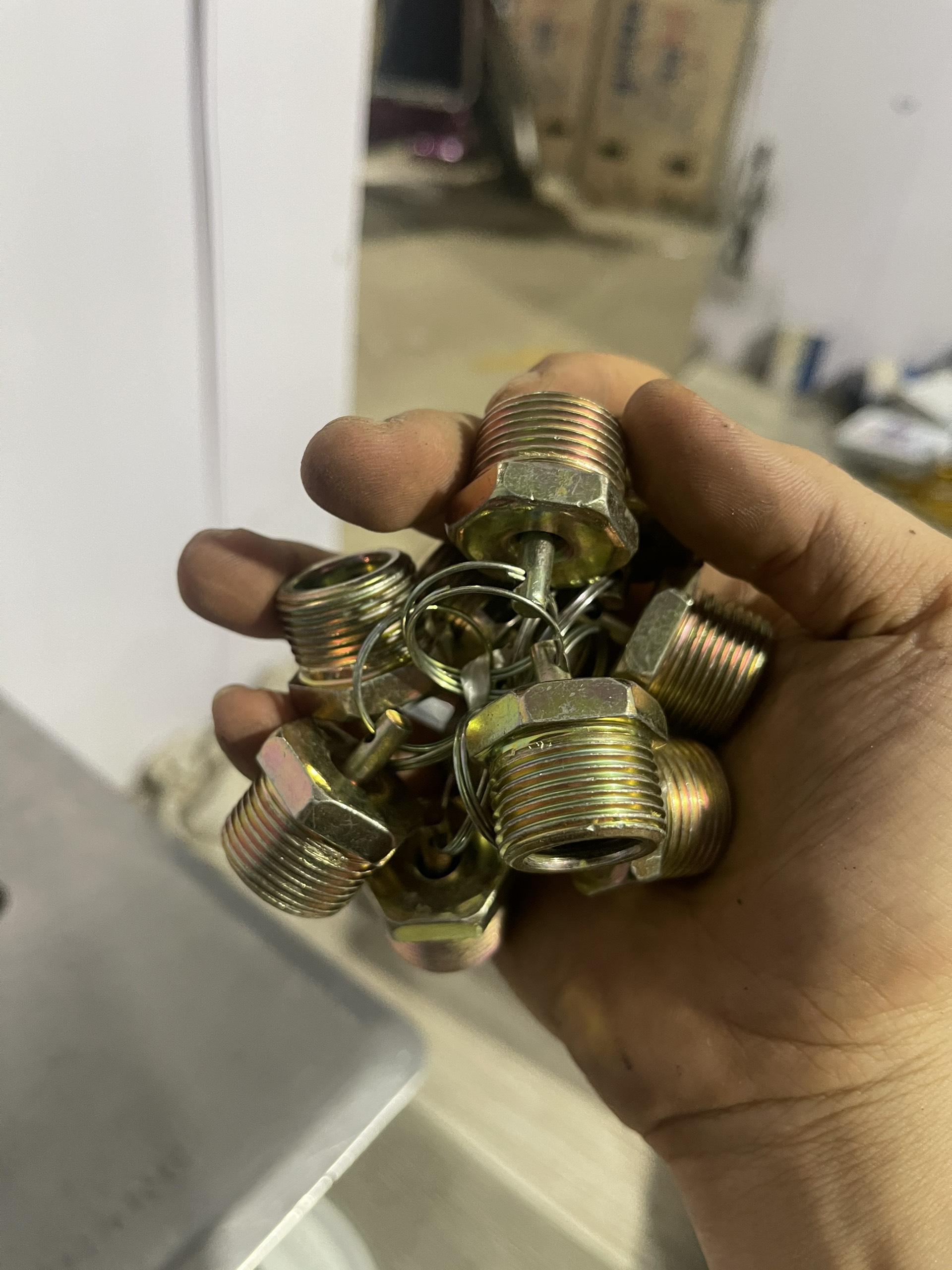 Sản phẩm gia đình làm: Núm van xả nước phi 22