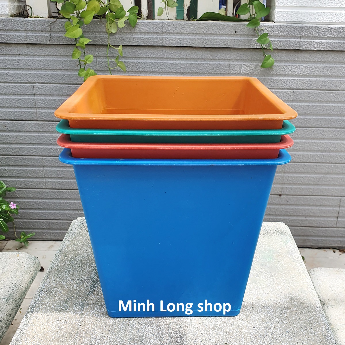 Bộ 04 chậu trồng hoa/ trồng rau hình vuông nhựa cứng size 30x30x28cm