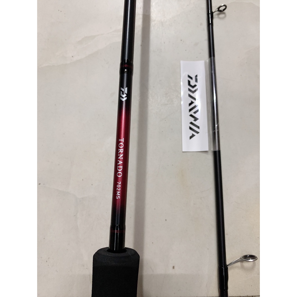 Cần Câu Máy Đứng Daiwa Tornado - Đồ Câu Văn Chương