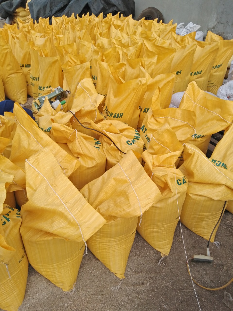 Cát thạch anh dùng lọc nước (túi 1kg)
