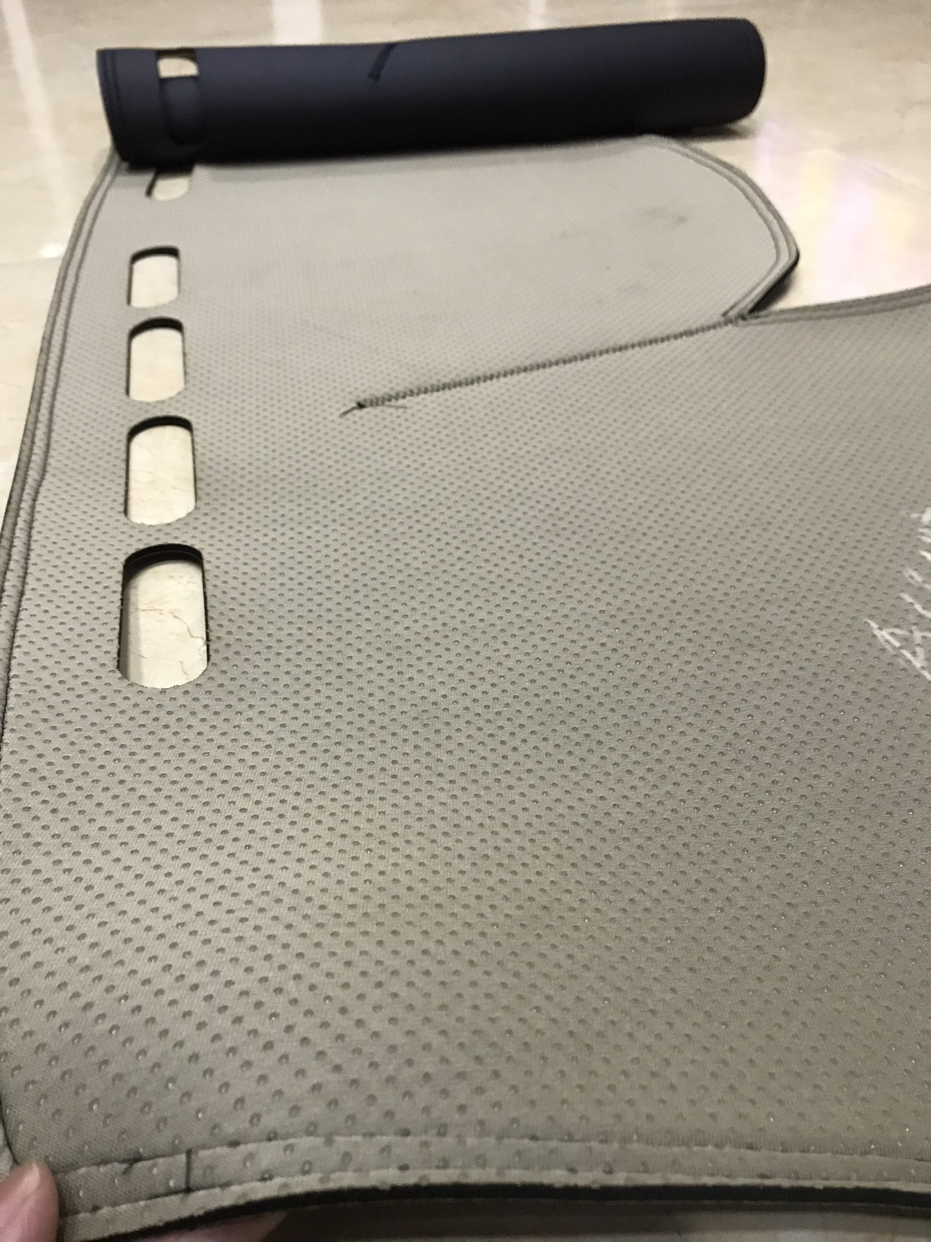 Thảm taplo da vân carbon cao cấp Accent 2018-2023