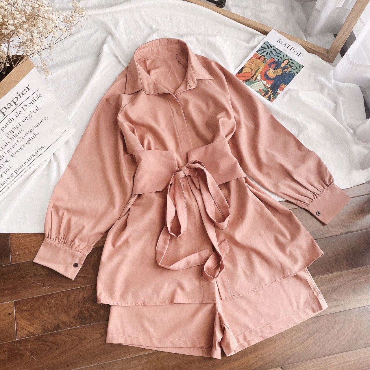 Set bộ đùi áo tay dài cổ sơ mi cột eo cách điệu