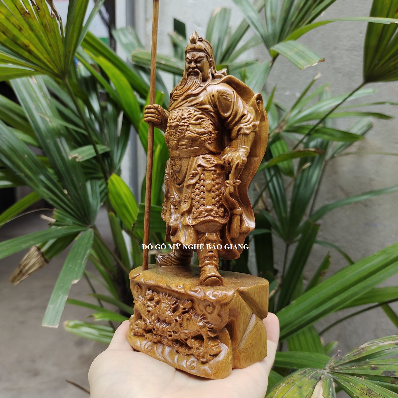 Tượng quan công gỗ bách xanh đế rồng