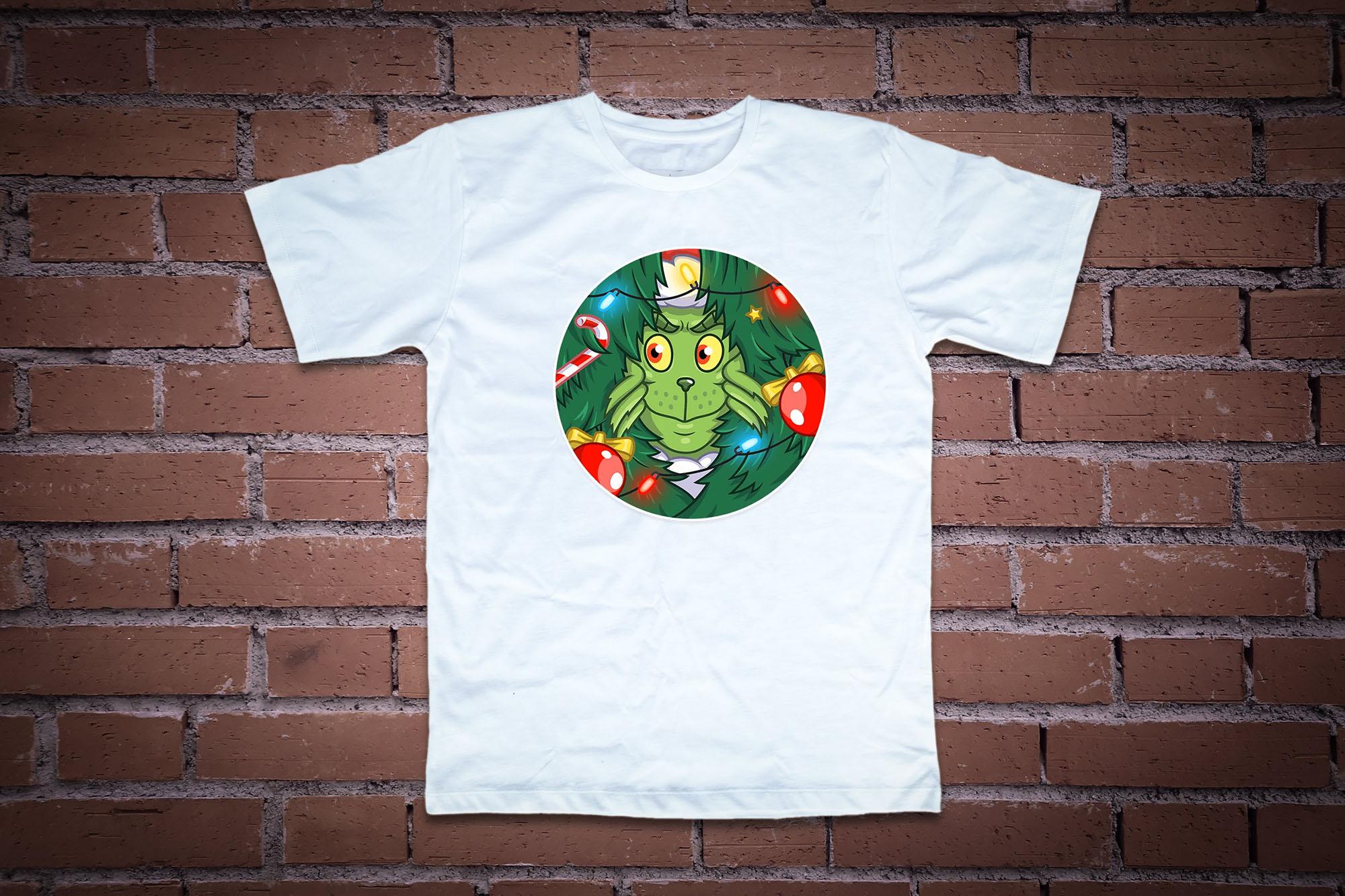 Áo Thun hình the grinch sau cây thông