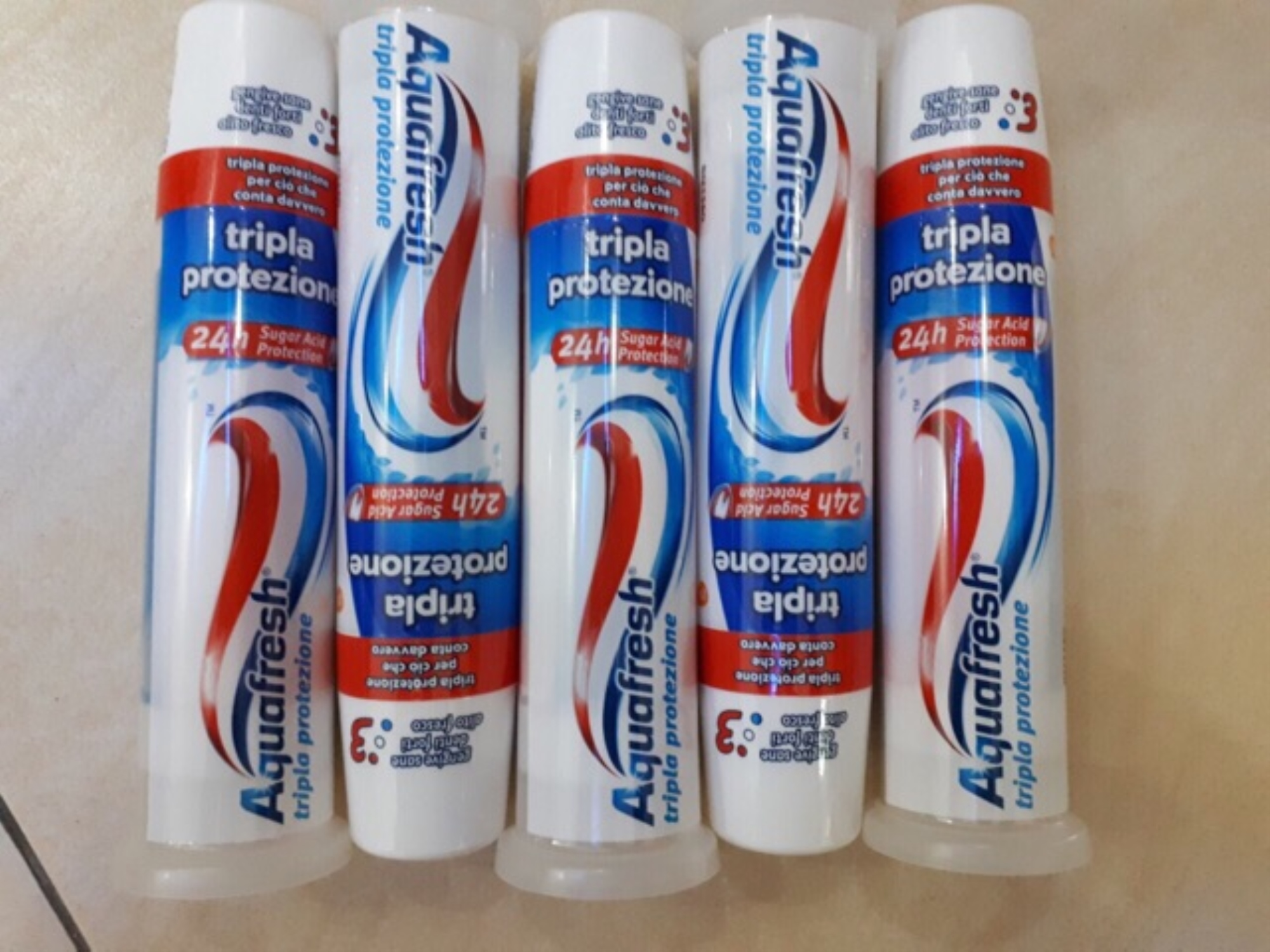 Kem đánh răng Aquafresh Nga 100ml
