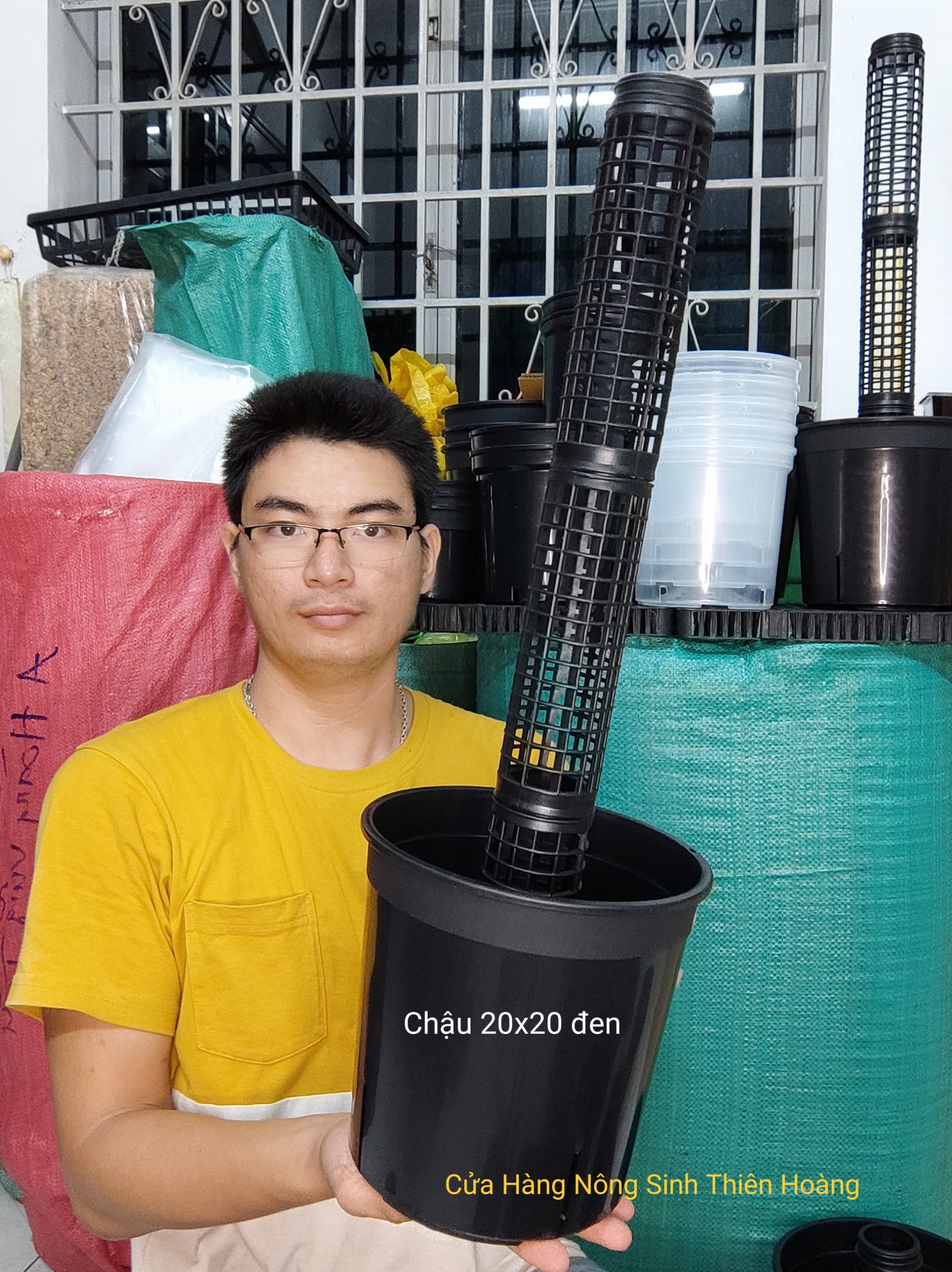 [1 cái & 10 cái] Chậu Nhựa Đen 20x20 cm (Không bao gồm trụ nối)