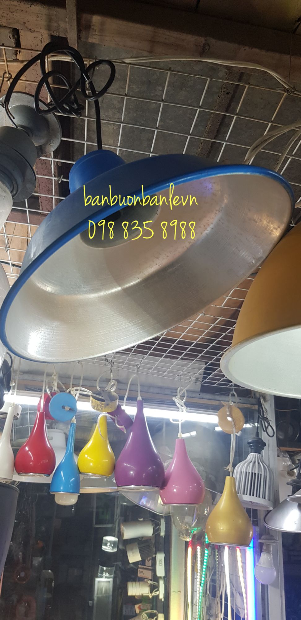 Chao đèn thả trần men D350