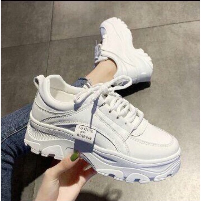 Giày sneaker nữ hot 2022