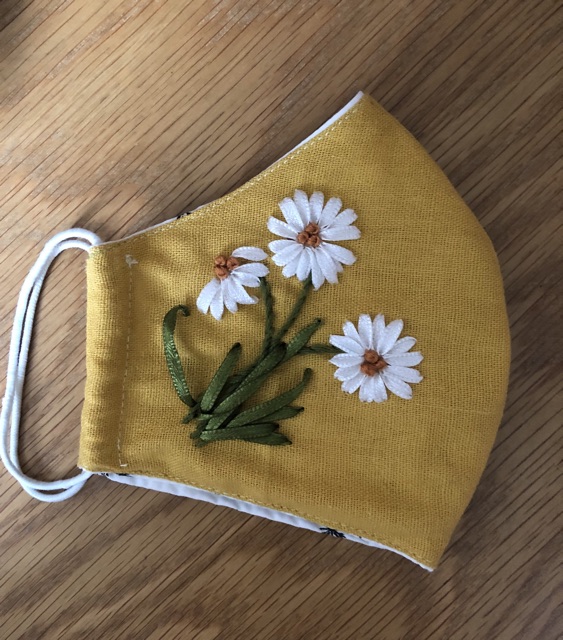 Khẩu trang thêu handmade