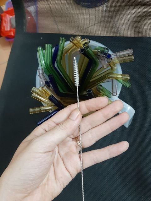 1 chiếc cọ rửa ống hút