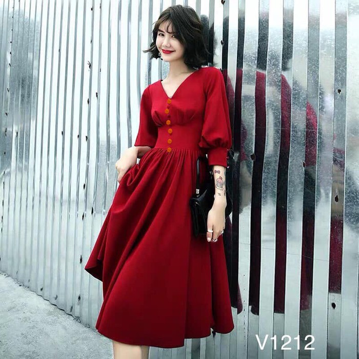 Đầm cổ chữ V phối nút tay lửng sang trọng