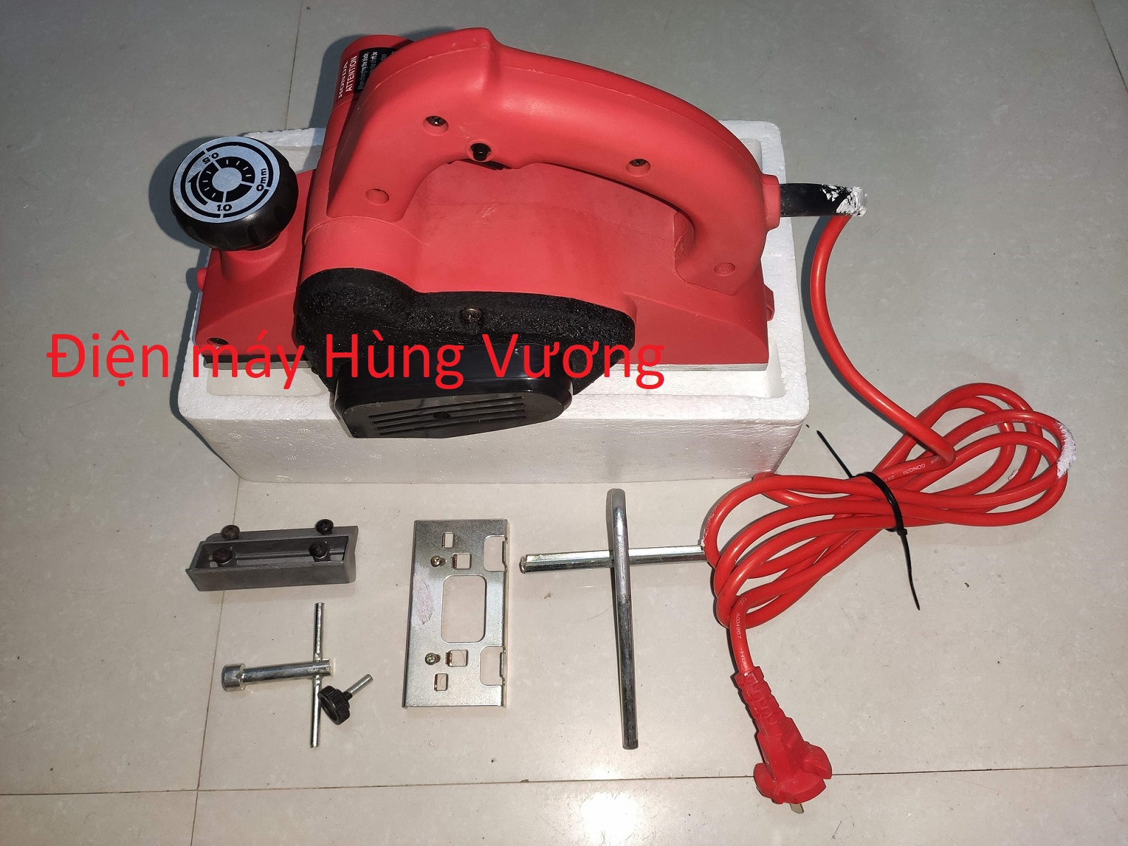 Máy bào gỗ Honda  SX-016, 650W, dây đồng chịu nhiệt, chiều ngang lưỡi bào 82mm.