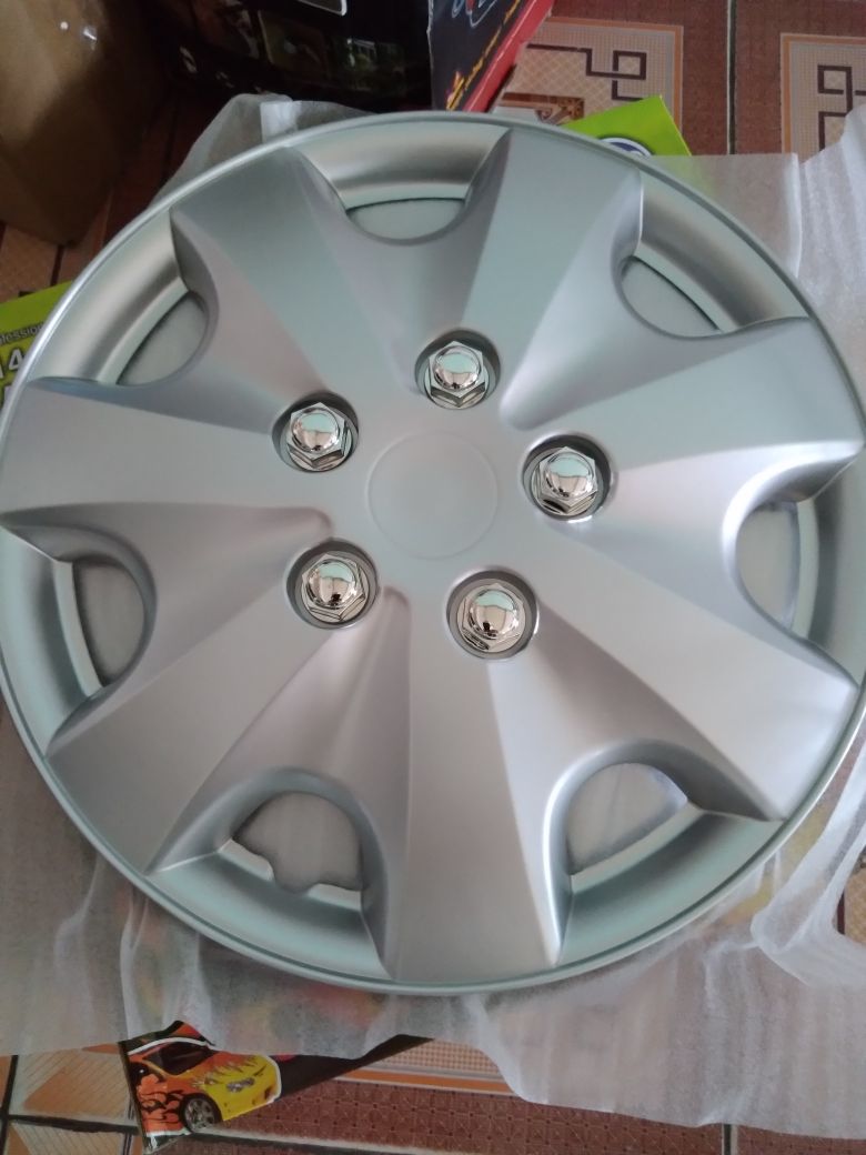 1 chiếc ốp lazang ô tô R13