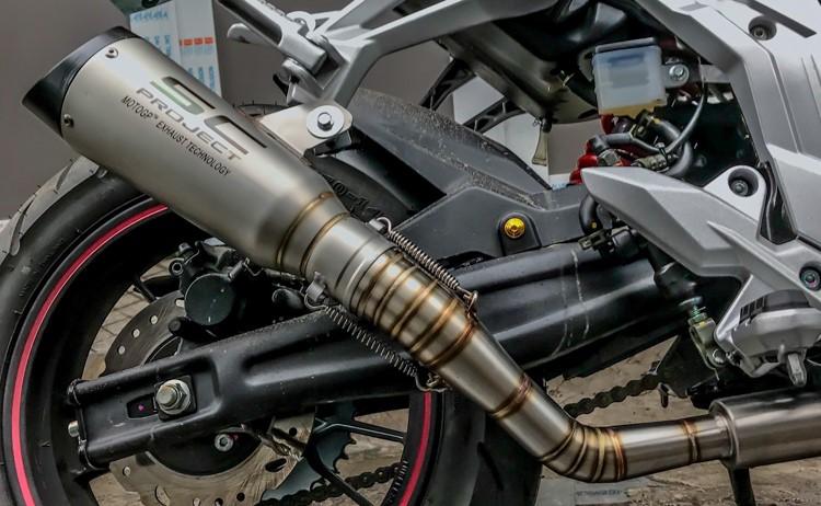 Pô sc titan dòng cấp size họng 51mm, phù hợp độ cho tất cả các dòng xe có phân khối từ 150cc trở lên, tặng cổ pô