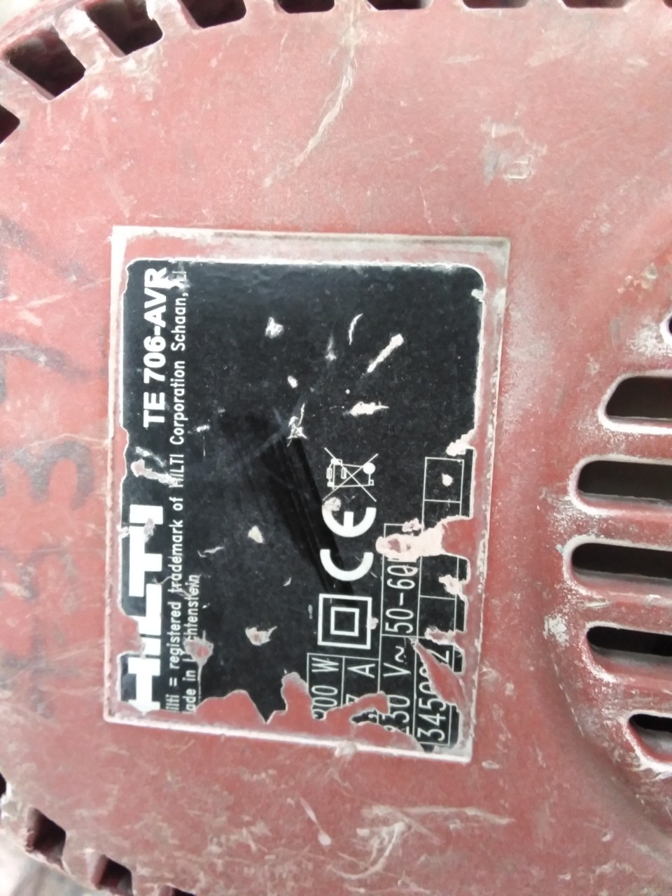 HILTI 706 AVR 220V