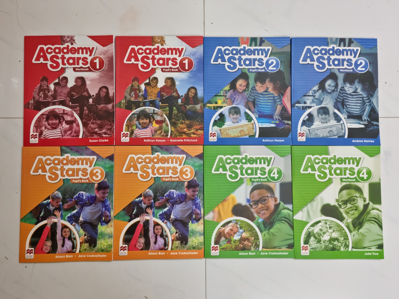 Bộ Academy stars 1 [ bộ 2 cuốn] cho bé