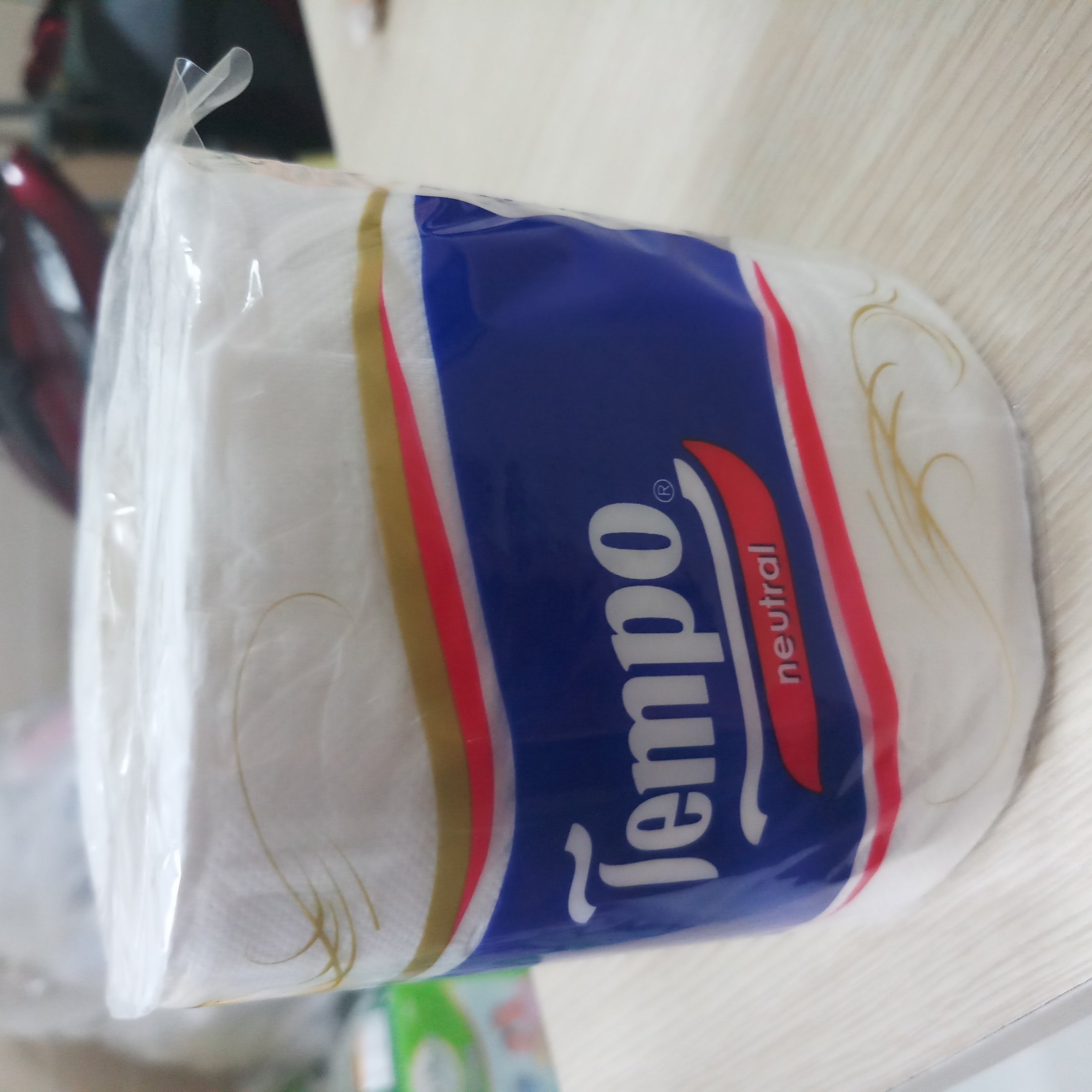Giấy vệ sinh cao cấp Tempo không mùi 1 cuộn