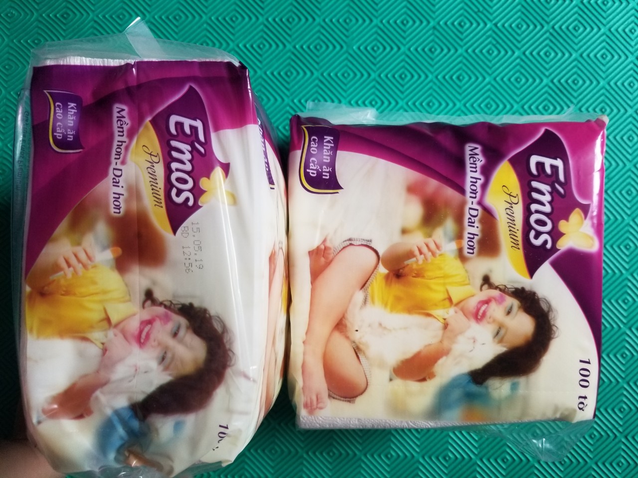 Khăn ăn Emos loại 100 tờ (combo 2 bịch)