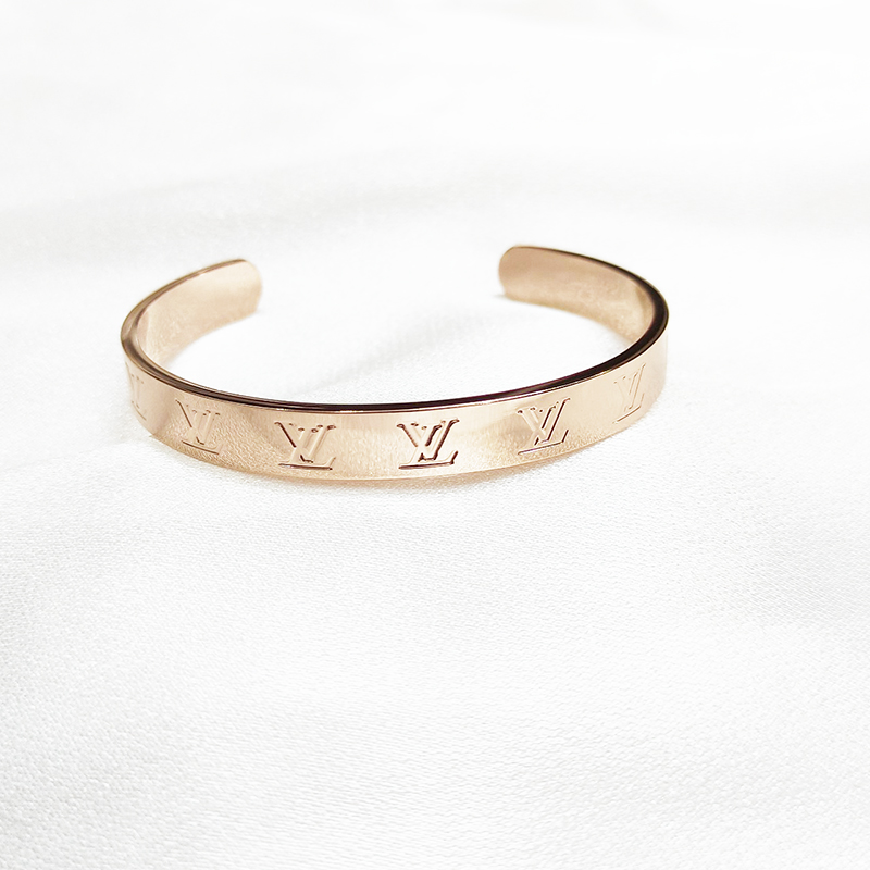 Vòng Tay Cuff Titan Ko Đen TT 3769