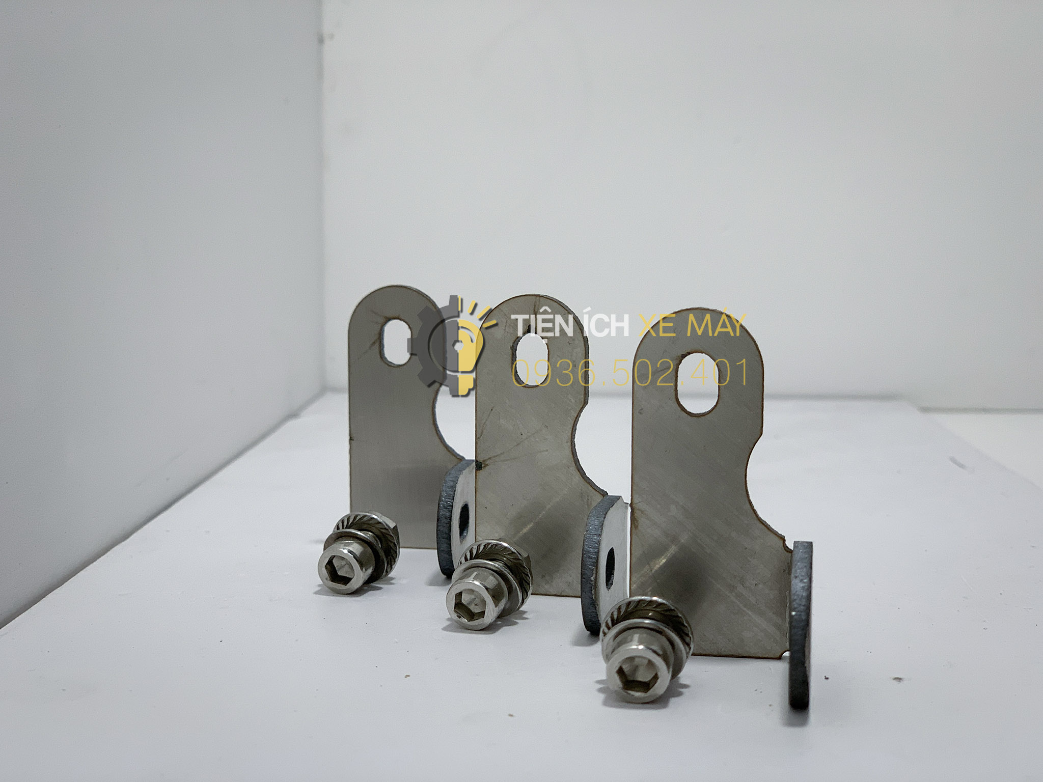 Pát gắn trợ sáng lỗ kèn Winner X