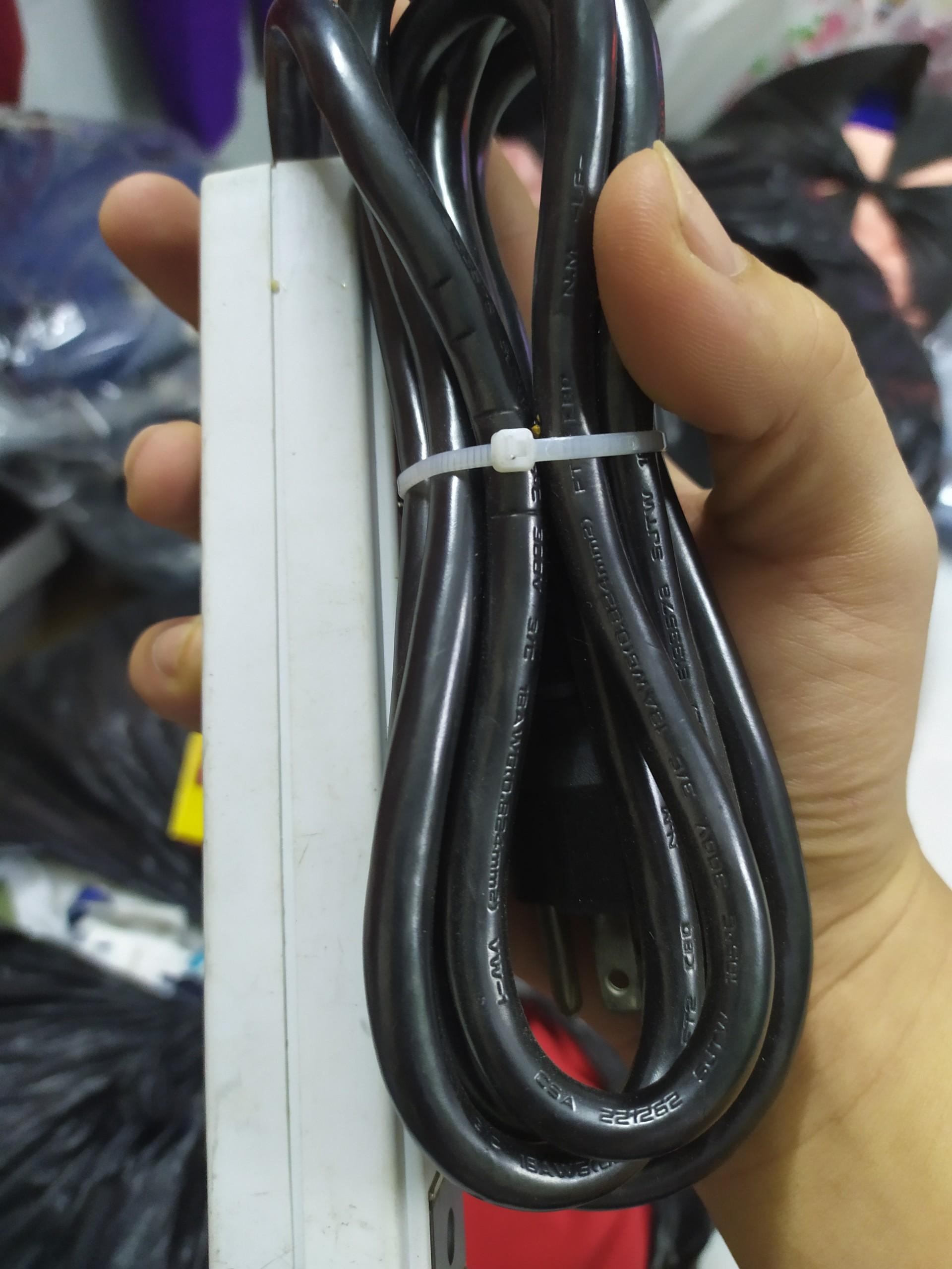 Ổ điện nhật bãi có khoá 4 lổ