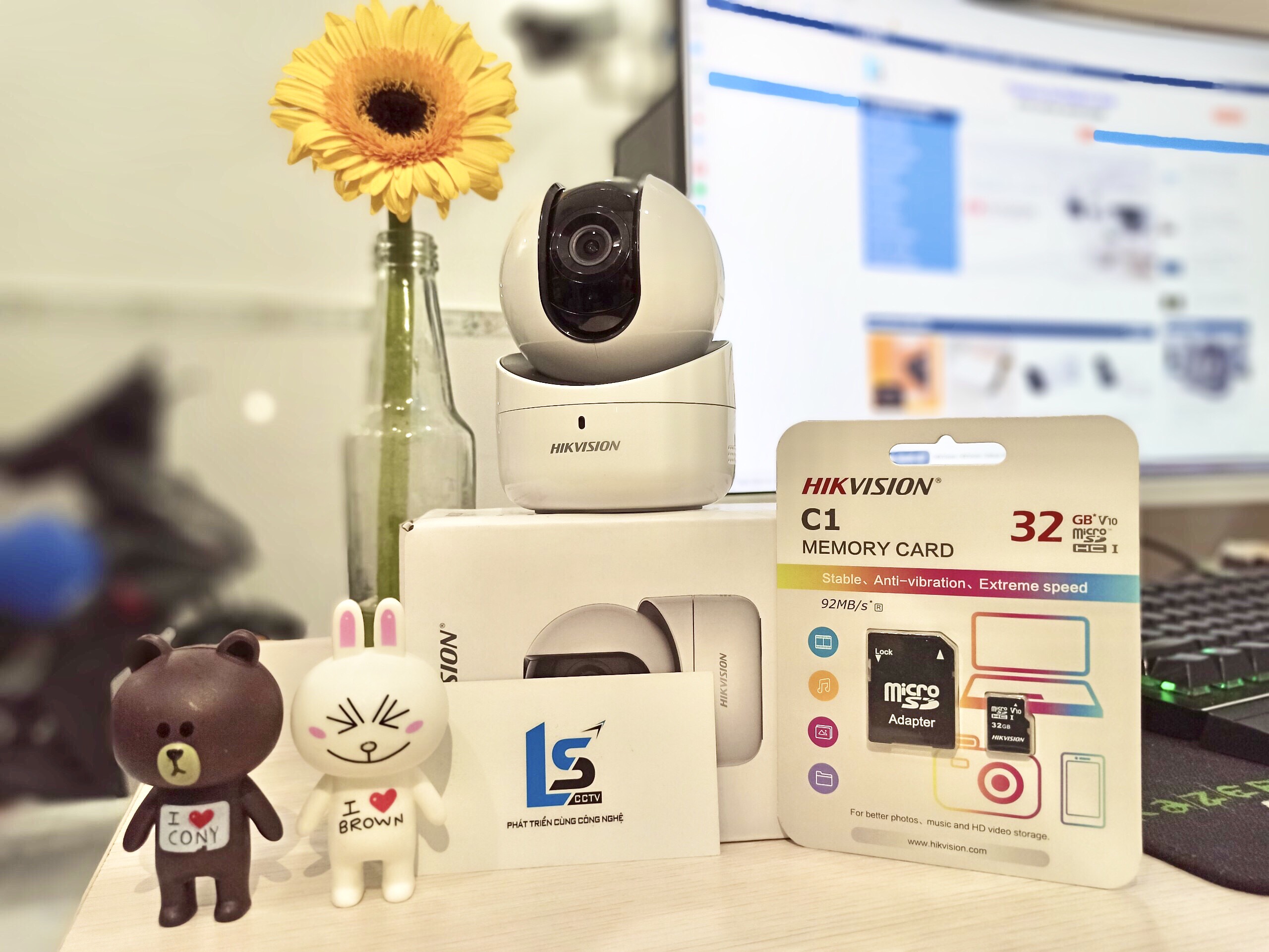[HCM]Camera IP Robot 2MP HIKVISION DS-2CV2Q21FD-IW