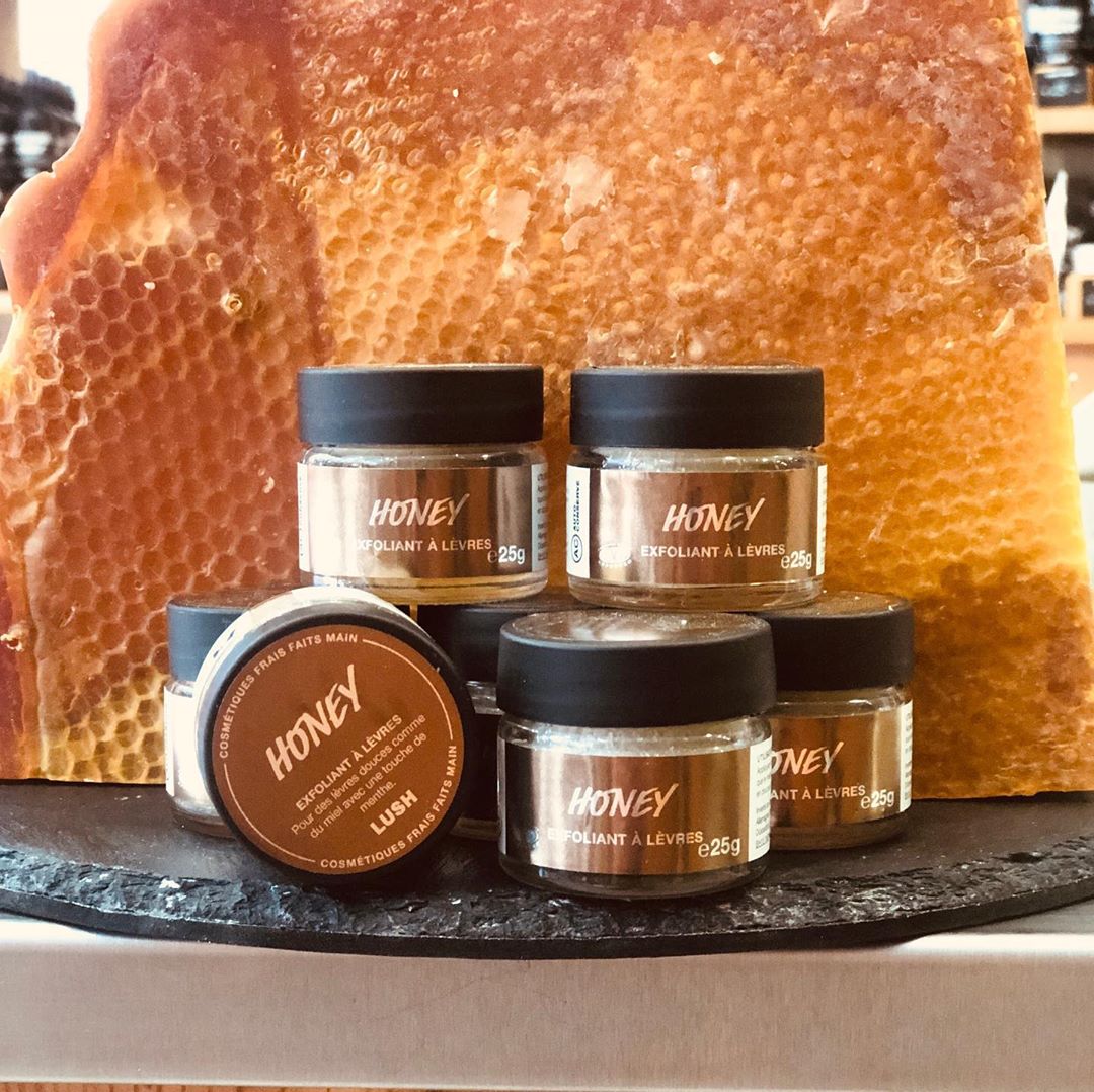 [HCM]Tẩy da chết môi LUSH - Honey lipscrub