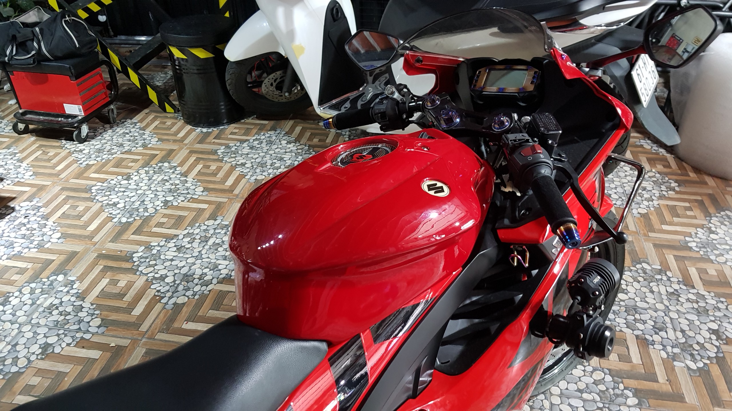 ốp bình su gsx r150 kiểu ducati
