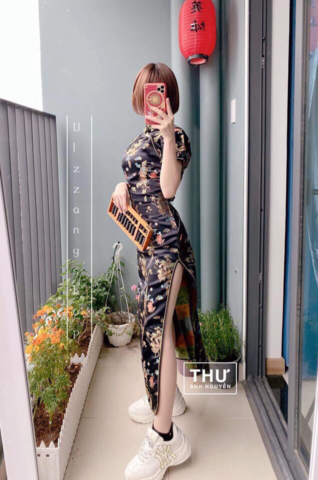 Đầm body cổ tàu tay ngắn xẻ tà in họa tiết