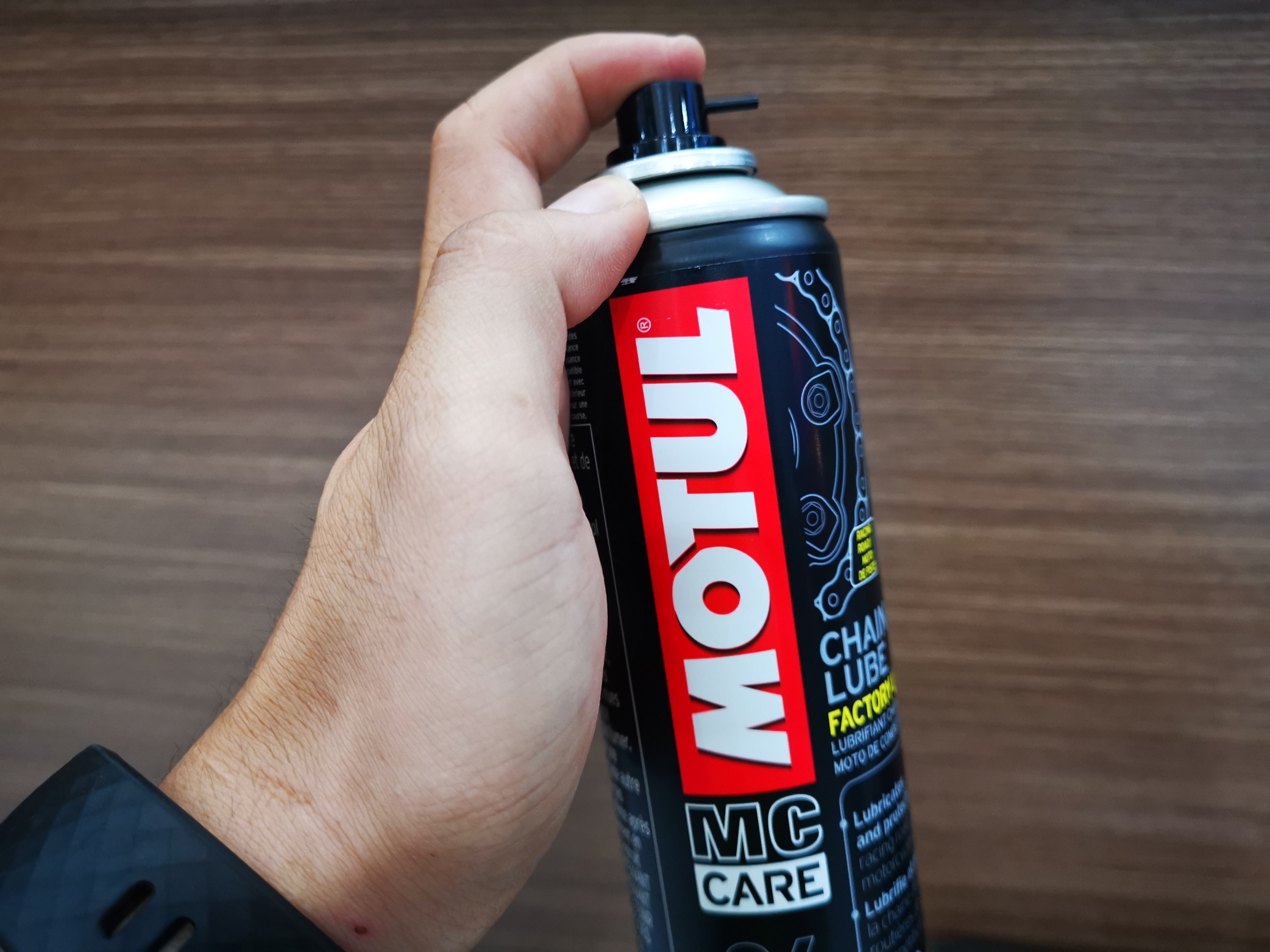[HCM]Chai Xịt Dưỡng Sên Motul C4 Chain Lube 400ml