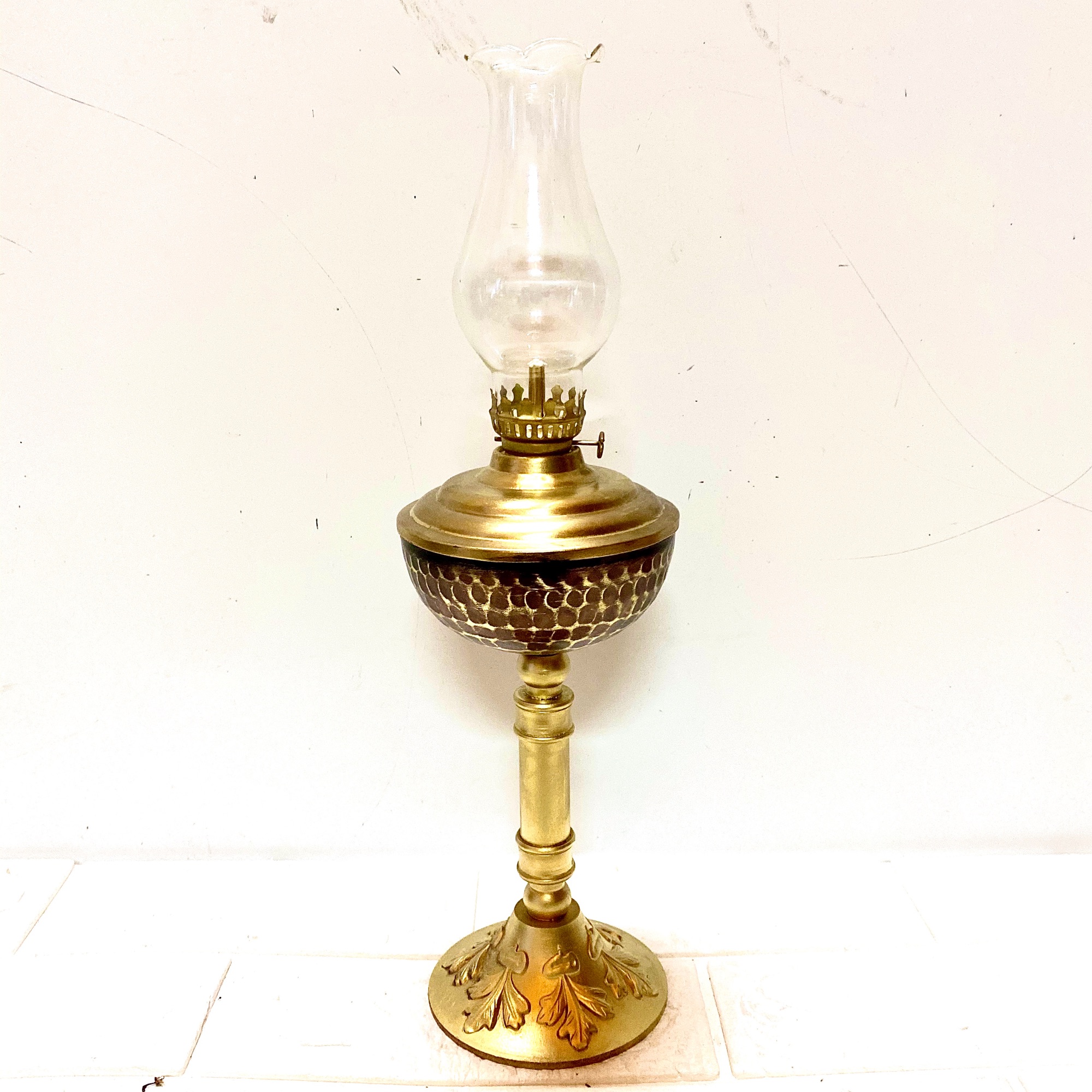 Đèn dầu đồng cao 35 cm nặng 520gr chất liệu bằng đồng 💯 chân đế có hoa văn tinh tế sắc nét độ bền dày dặn