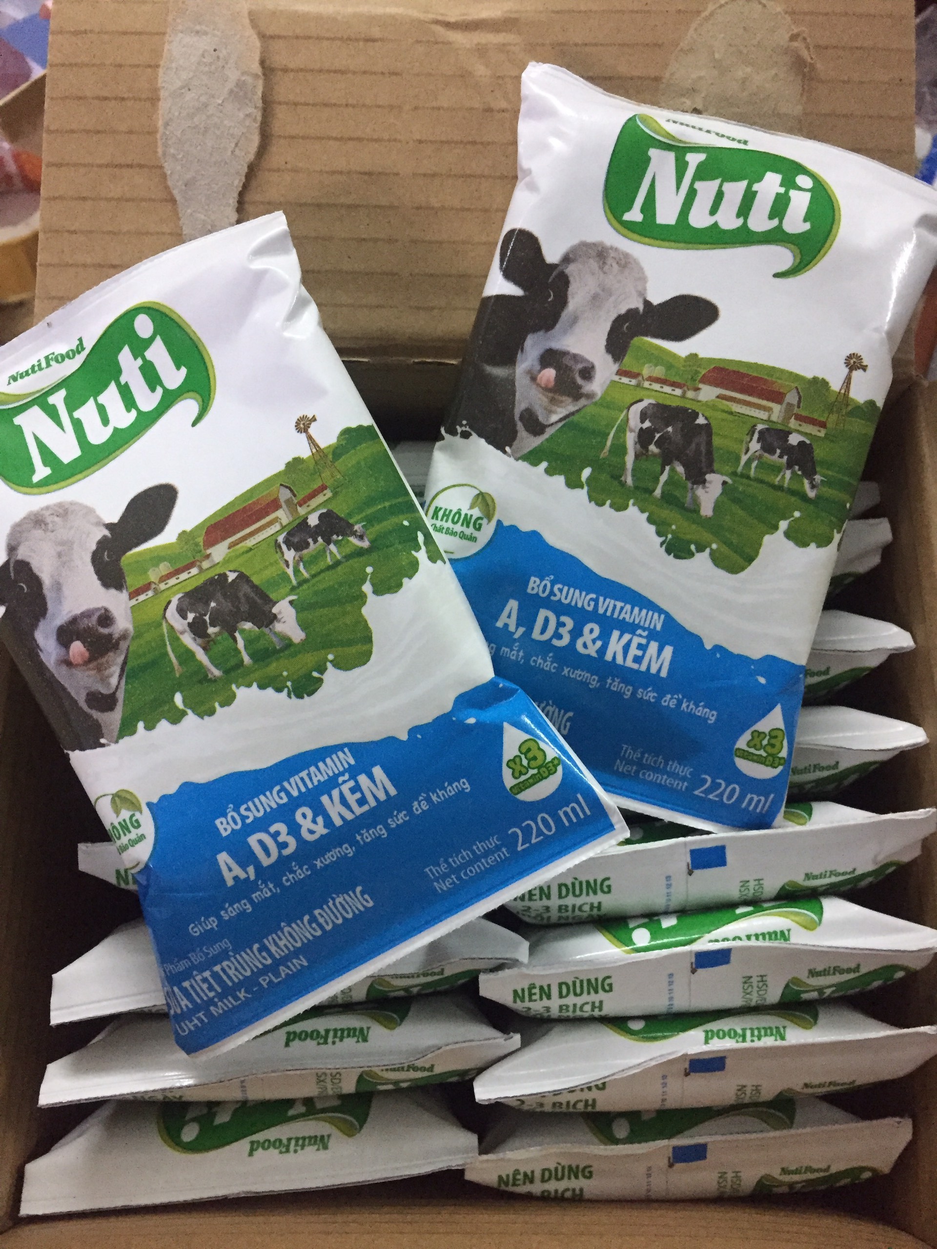 Sữa Túi Không Đường Nutifood 220ml - Combo 2 Gói