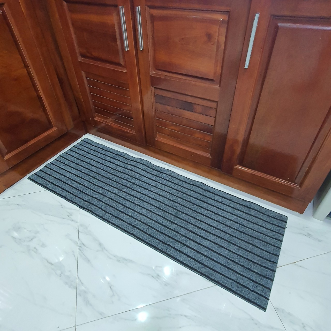 Thảm bếp vải polyester thấm nước chống trơn trượt phong cách hiện đại