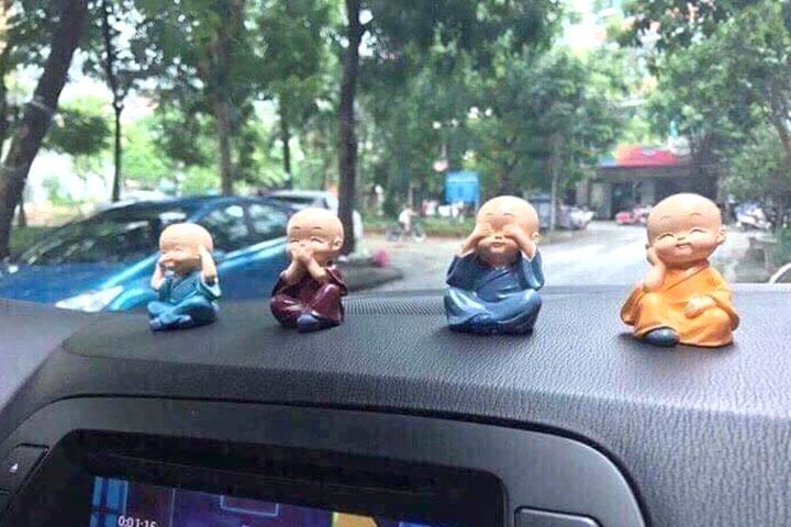 Bộ 4 Chú Tiểu Để Xe Hơi Cầu An