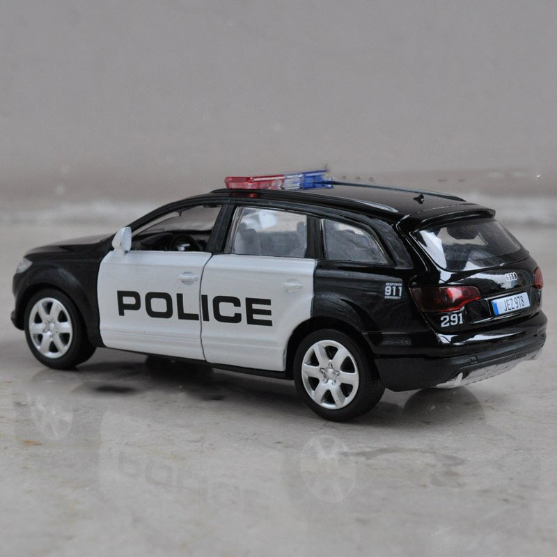 Mô hình Audi Q7 cảnh sát 1:32