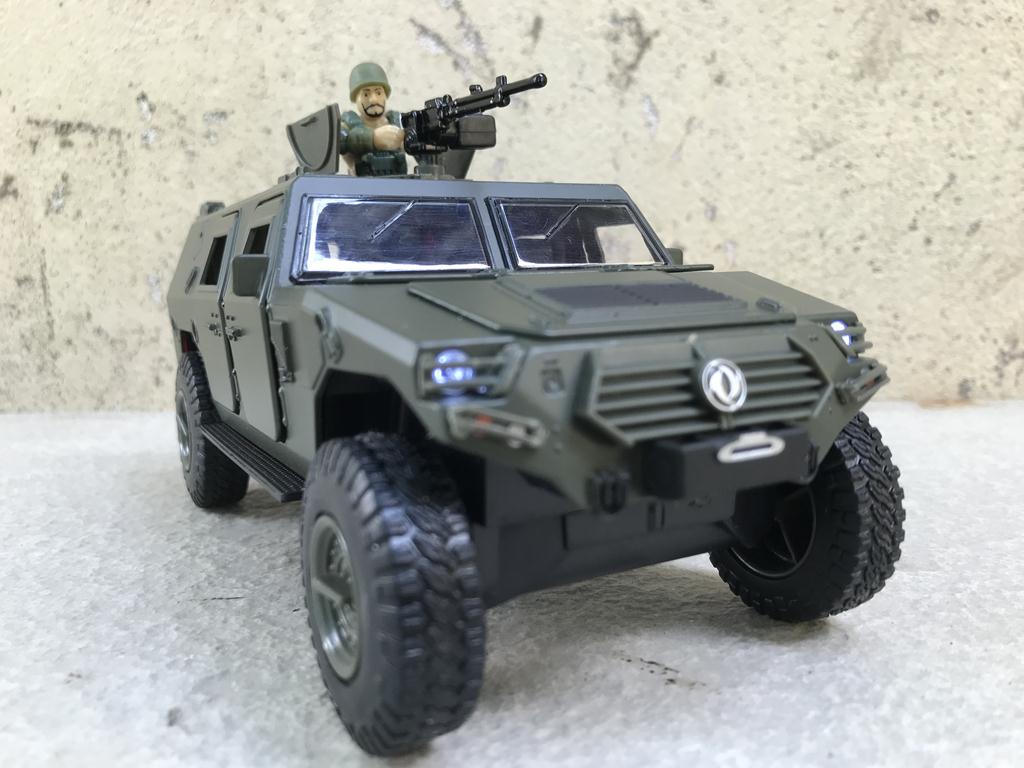 Mô hình xe Bọc thép Dongfeng Mengshi 4x4 1:24