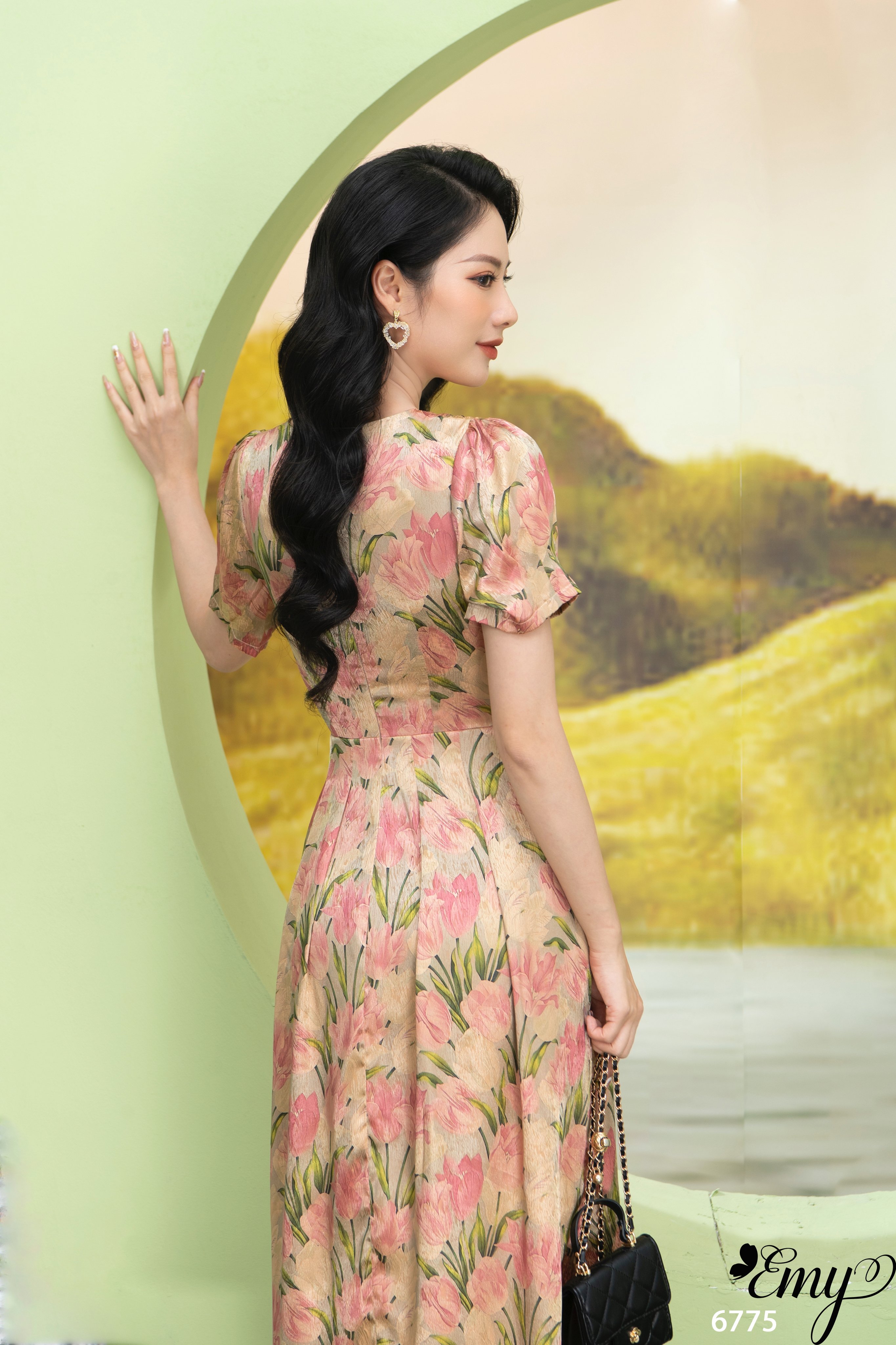 Đầm EMY EM6775 Xòe Cổ Tròn Viền Đen