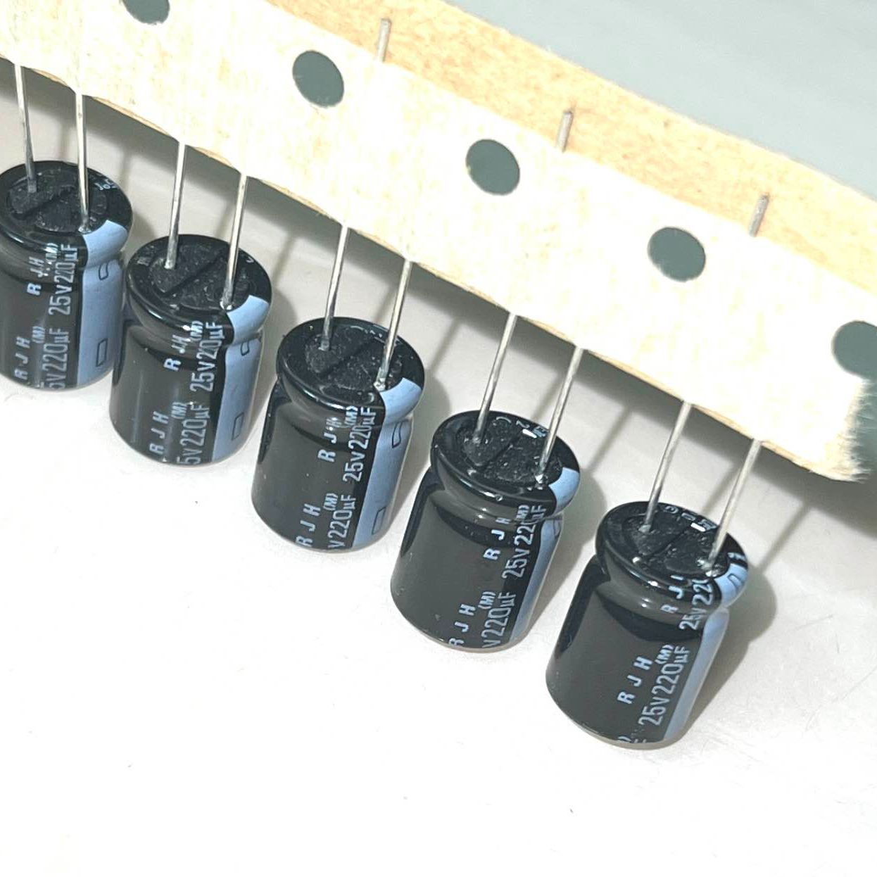 Tụ elna rjh 25v 220uf , 25v220uf , 220uf25v , 220uf 25v