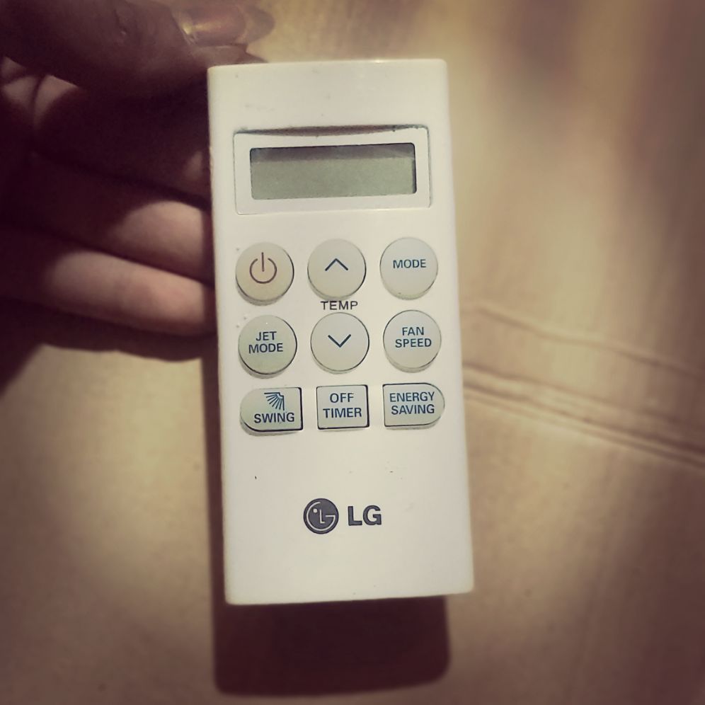 Khiển điều hòa LG vuông ngắn
