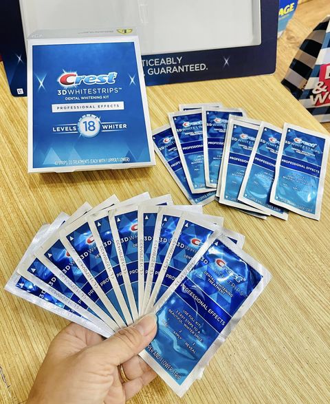 Miếng dán trắng răng Crest 3D WHITESTRIPS