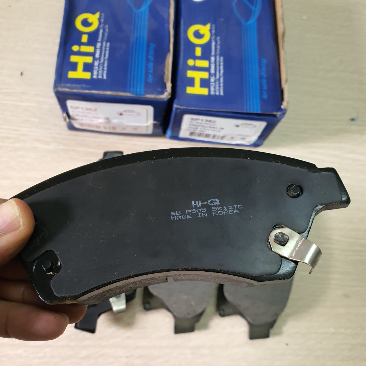 Má phanh trước Cruze ( Hàng HIQ)