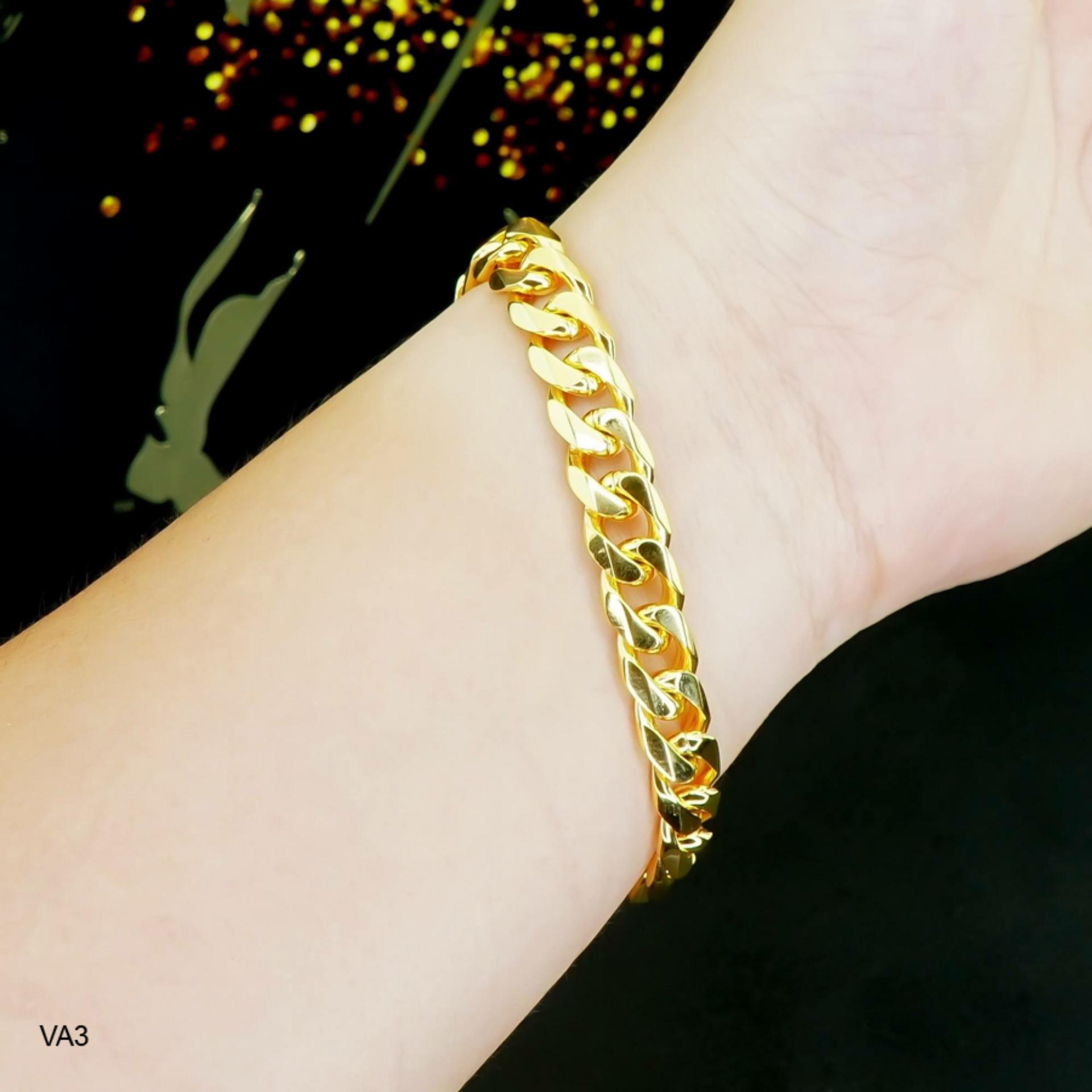 Lắc tay vàng nữ dây xích thời thượng: Cùng sáng tạo, tô điểm cho phong cách thời thượng của bạn cùng mẫu lắc tay vàng nữ dây xích đầy cuốn hút. Với thiết kế tinh tế, chất liệu vàng 18K cao cấp, sản phẩm thật sự xứng đáng để bạn sở hữu.