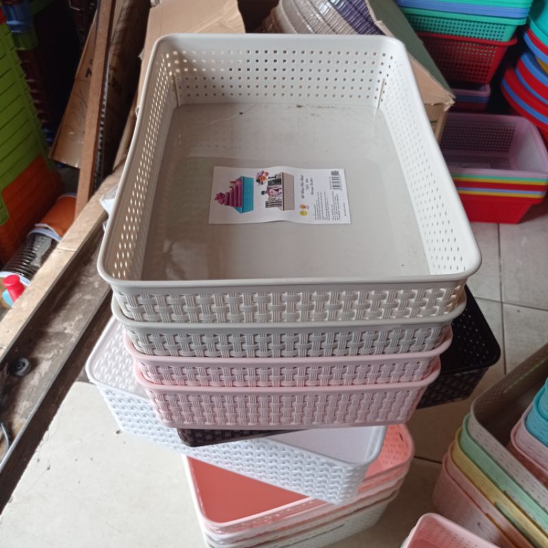 Rổ đan mây cạn