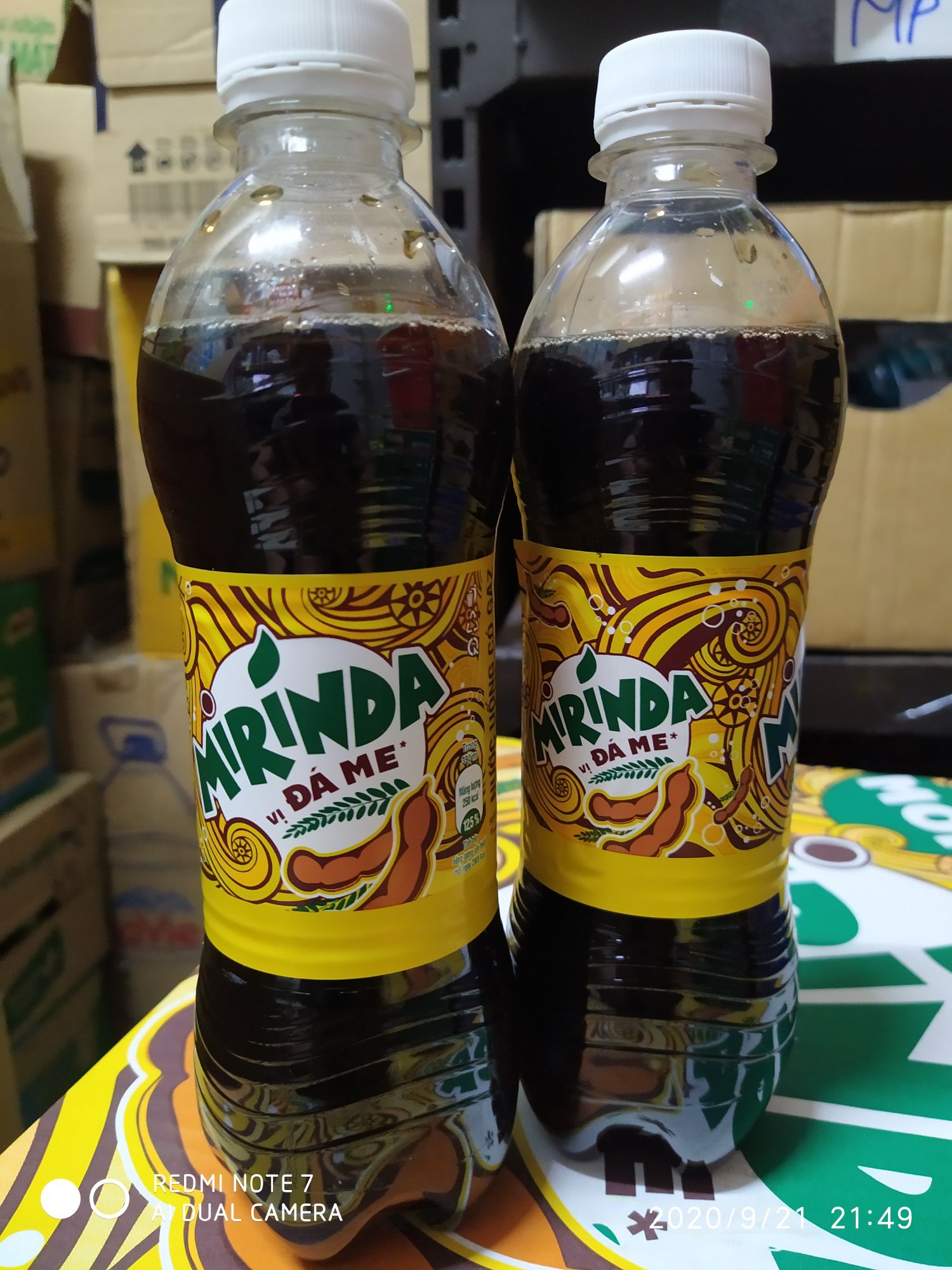 Mirinda vị đá me chai 390ml