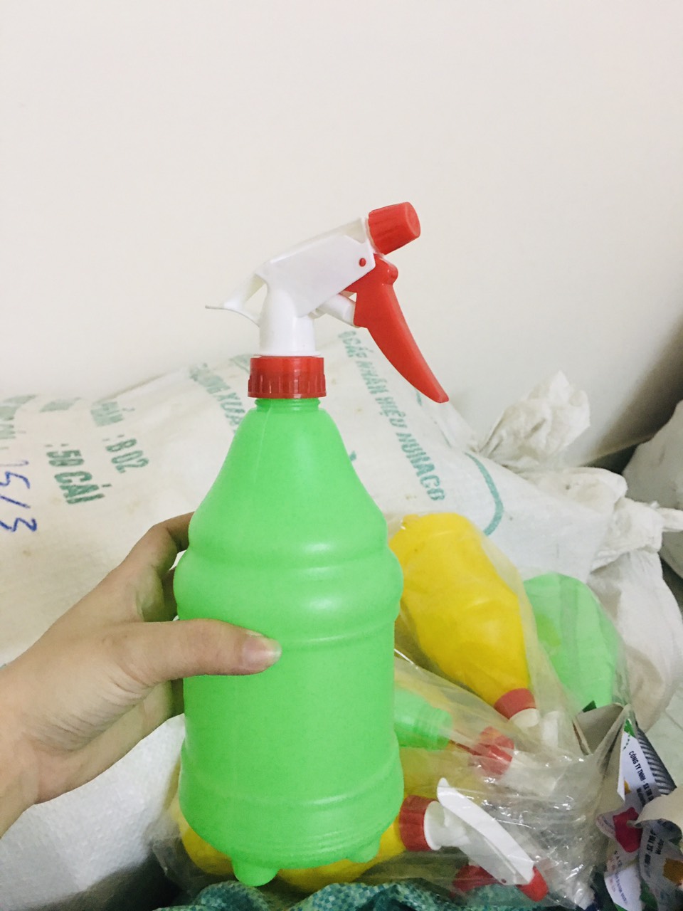 Bình tưới cây bình xịt huhaco