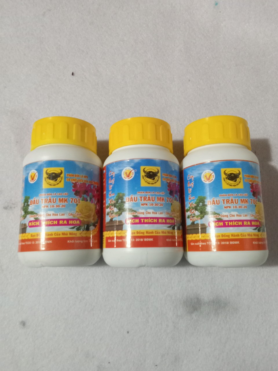 Combo 3 hủ PHÂN BÓN LÁ ĐẦU TRÂU 701 - KÍCH THÍCH RA HOA