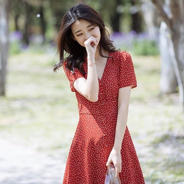 Đầm bi đỏ nút bọc