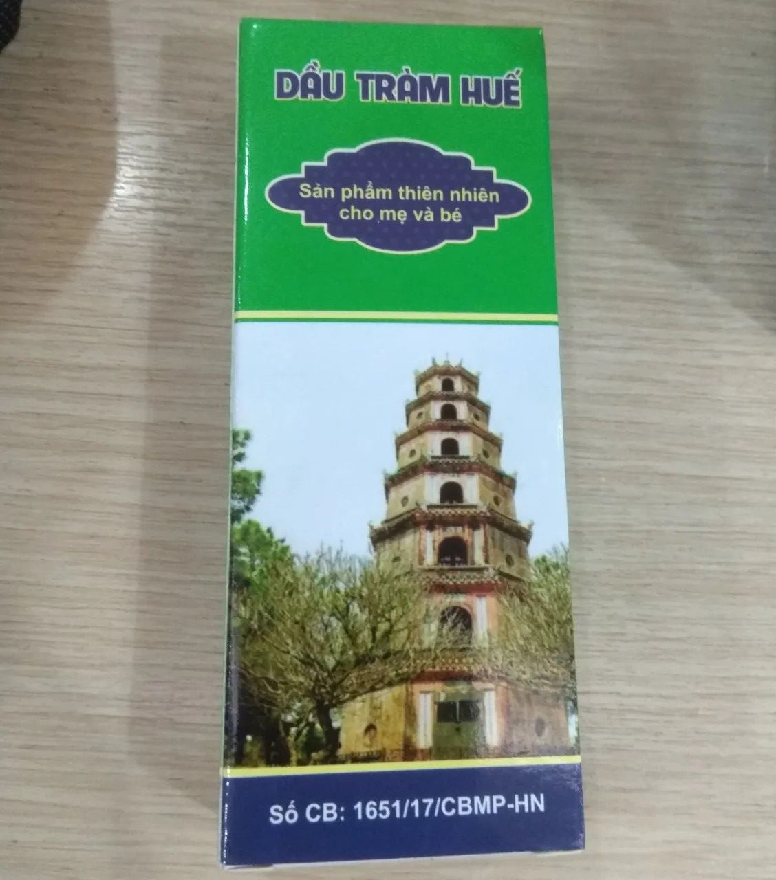 Dầu Tràm Huế  chính hãng - xoa ngoài da lgiúp làm ấm cơ thế ,  xua đuổi muỗi và côn trùng cắn , giảm đau nhức xương khớp ,
