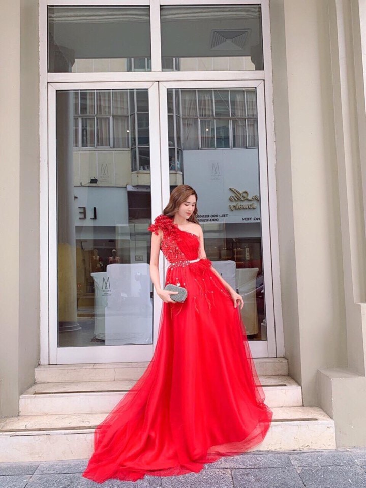 Đầm maxi dạ hội lệch vai đuối tôm dài mặc cưới kết hoa nổi và cườm TRIPBLE T DRESS-size M/L - MS199V