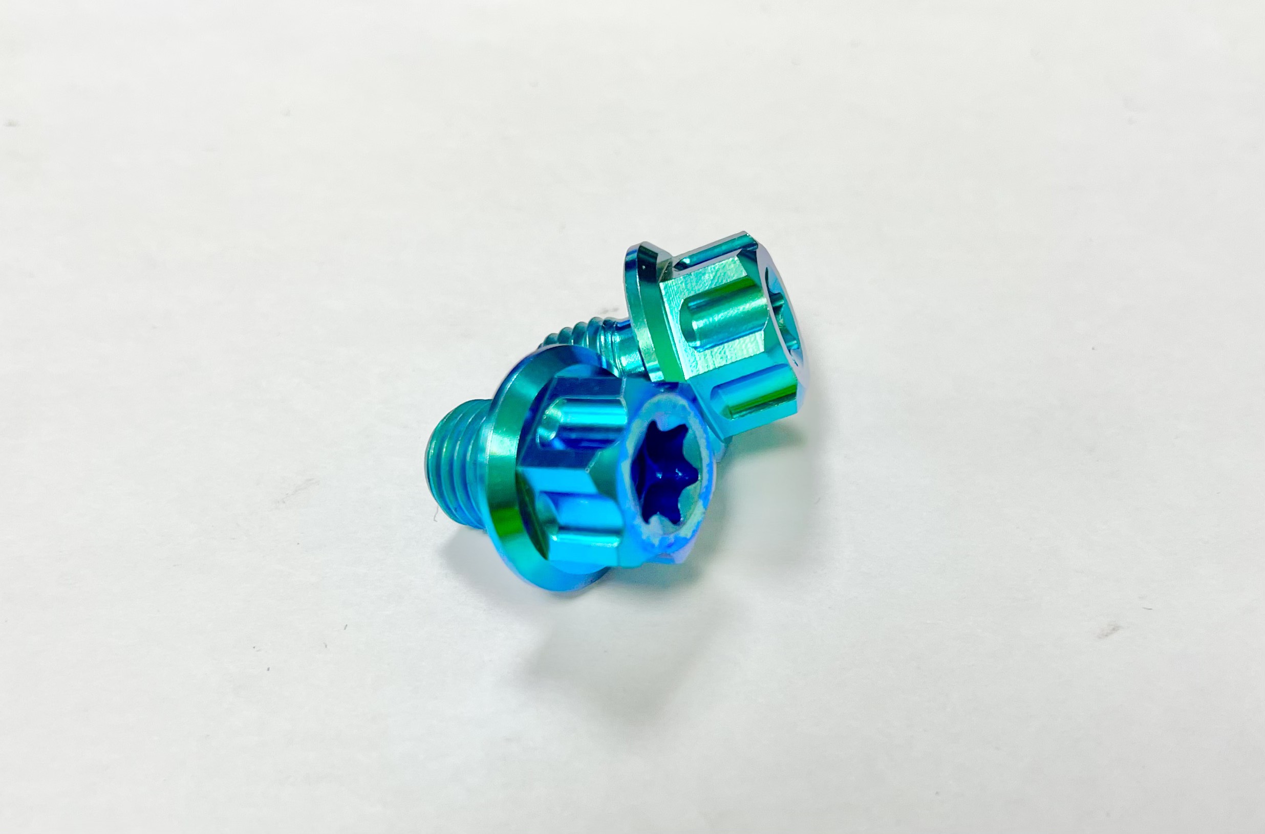 Ốc chân kính kiếng GR5 SALAYA